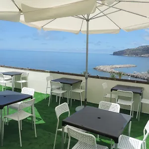 https://cheerfulway-bravamar-hotel.madeira-islandshotels.com